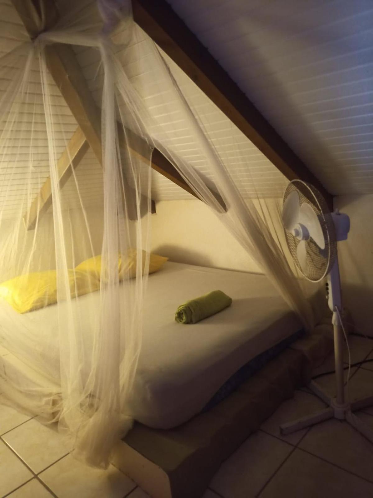 Happy Hippies House Apartment Sainte-Rose Phòng bức ảnh