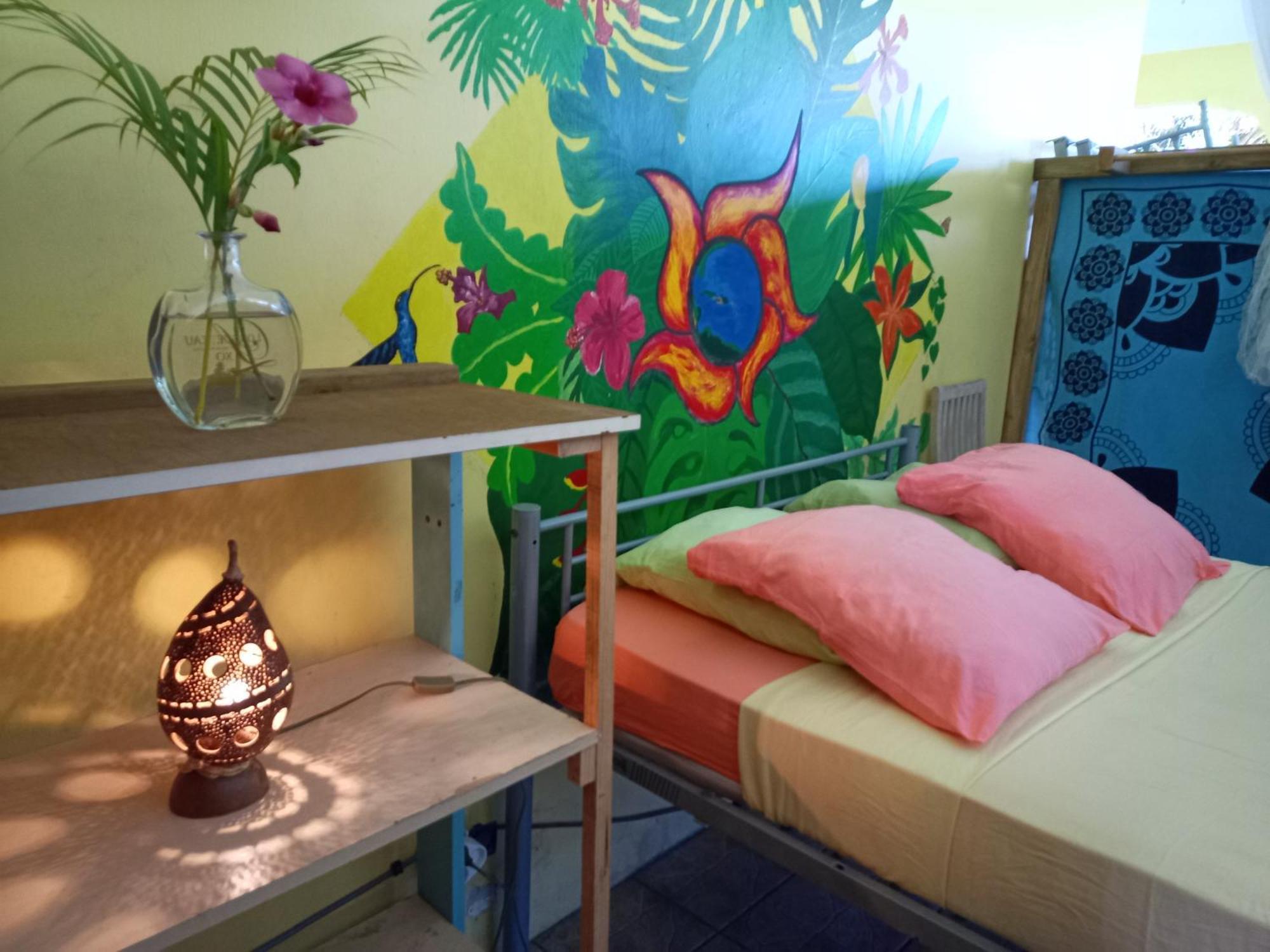 Happy Hippies House Apartment Sainte-Rose Phòng bức ảnh