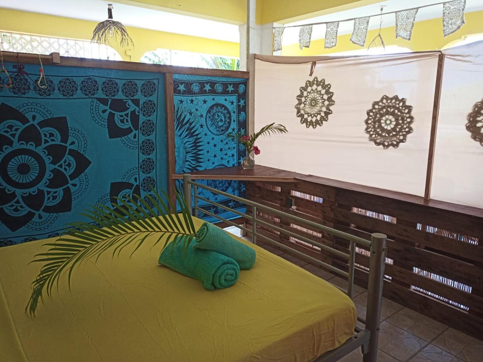 Happy Hippies House Apartment Sainte-Rose Phòng bức ảnh